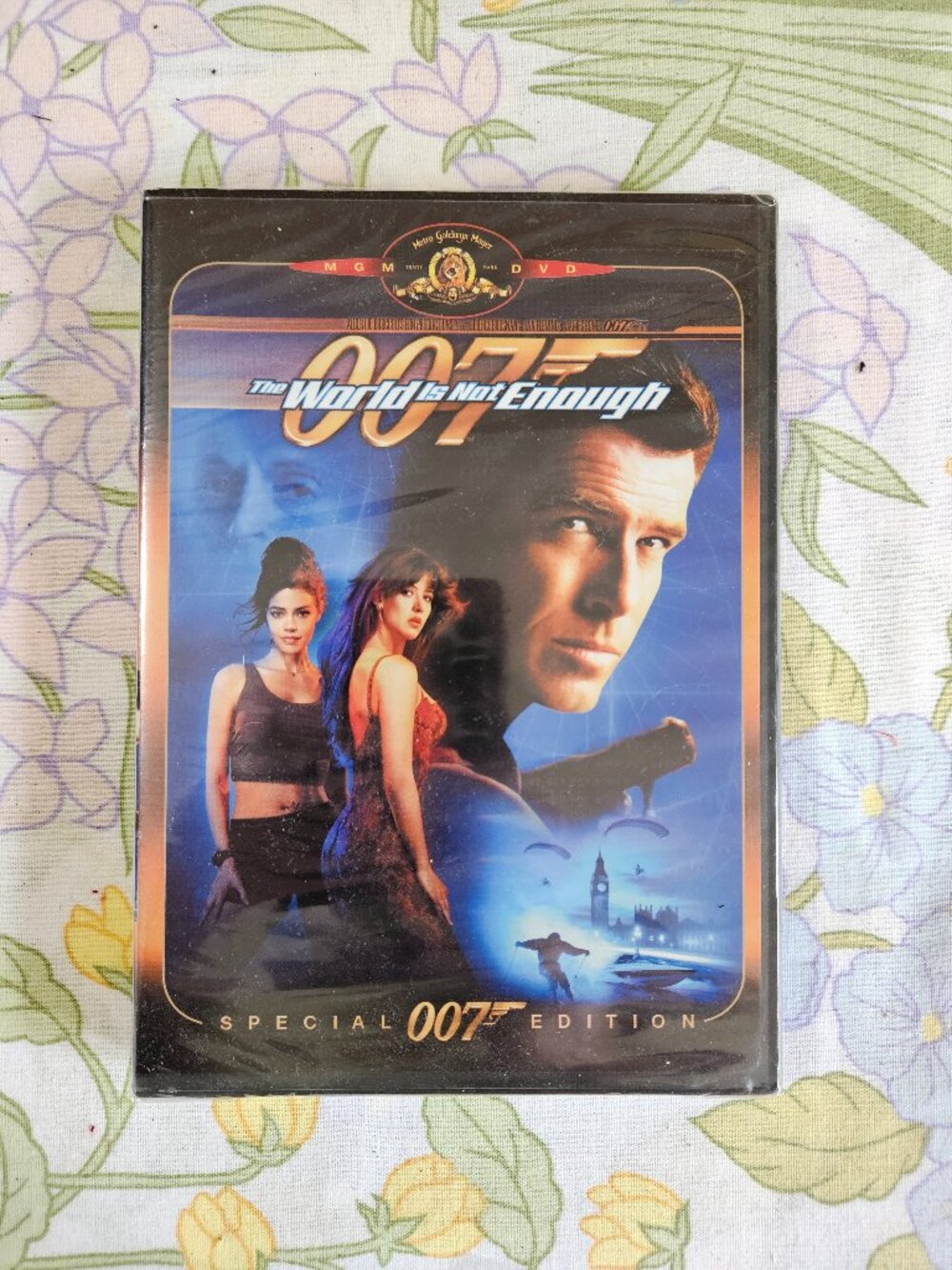 007 The World Is Not Enough DVD Sealed